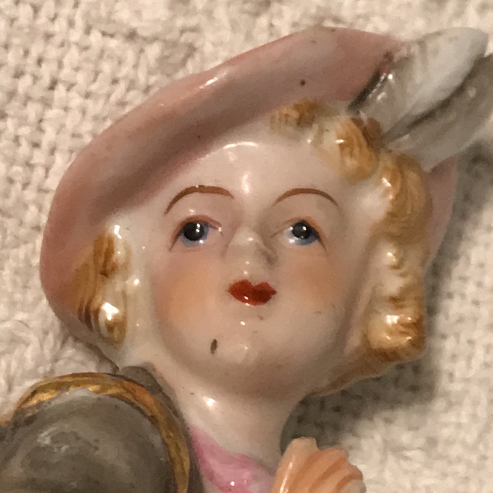 Lady & a basket of fruit figurine - Picture 7 of 11